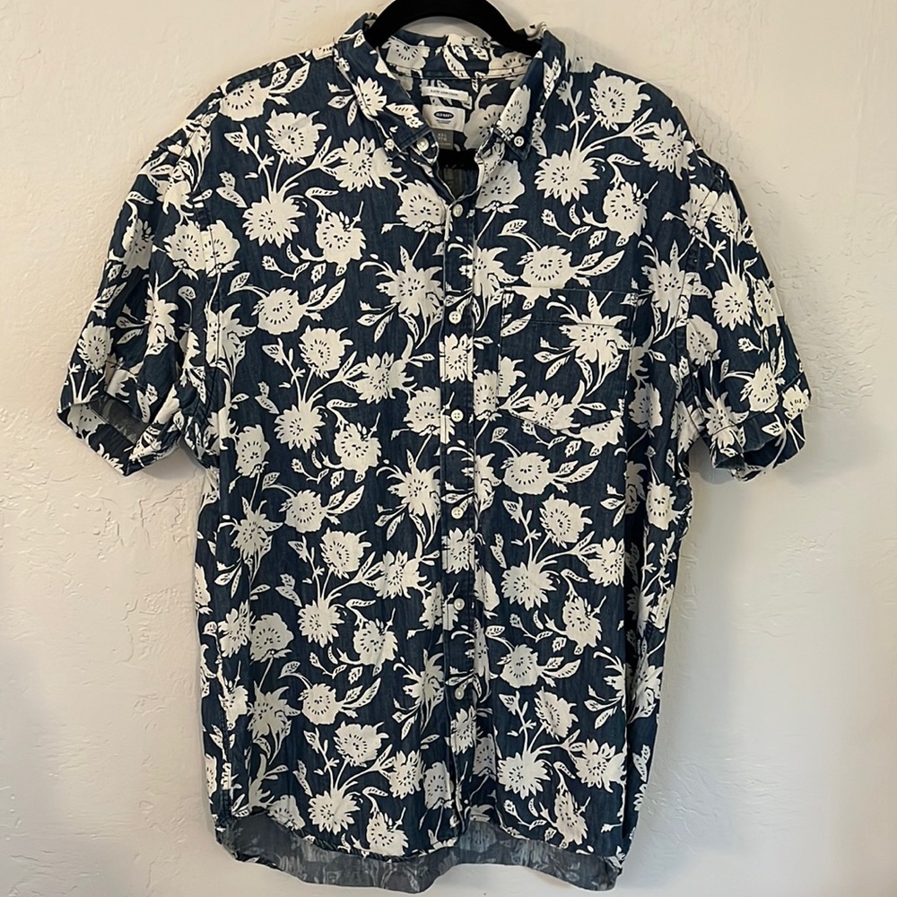 Men’s blue floral print button up shirt